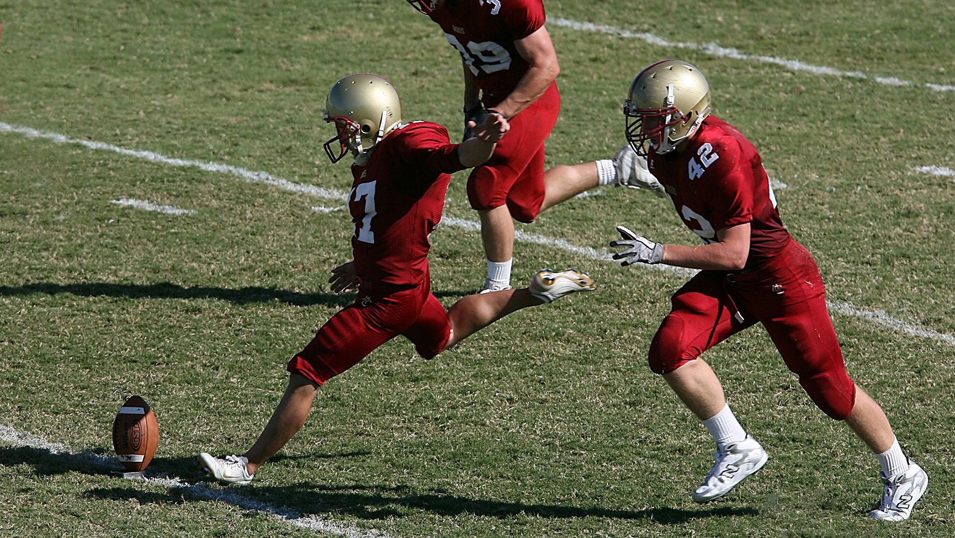 欧洲冠军联赛淘汰赛打响，豪门球队展开激烈争夺，2010～2011欧洲冠军联赛花落谁家